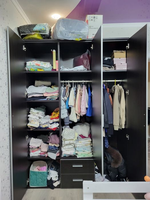 Шкаф и туалетный столик