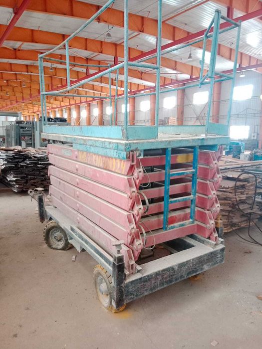 Продам ножничный подъемник