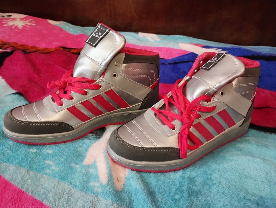 Дамски нови маратонки с етикет