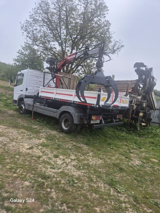 Mercedes Atego basculabil cu macara