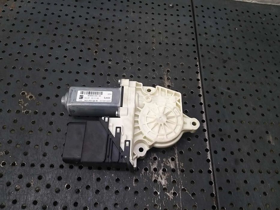 Motoras macara geam dreapta spate seat leon 1p 98360033301 1k0959704n 973624105