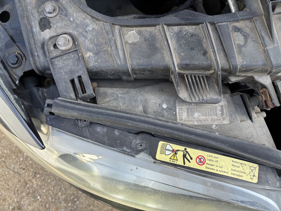 Far faruri stanga dreapta bmw seria 1 e81 e82 e87 e88 xenon