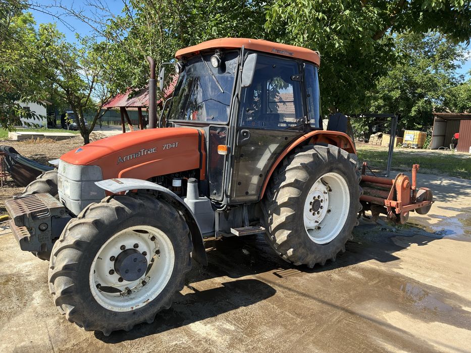 Tractor Armatrac 704t