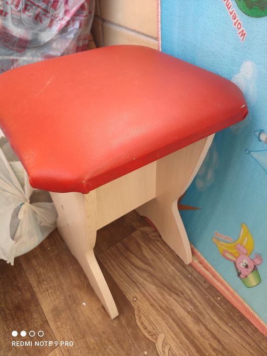 4 шт табуретки продается