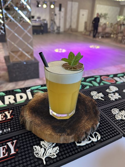 Cocktail Bar/ Cigar Bar/ Fum Greu