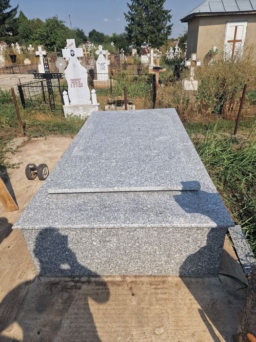 Execut Lucrari Funerare Cruci Cavouri Marmura Granit