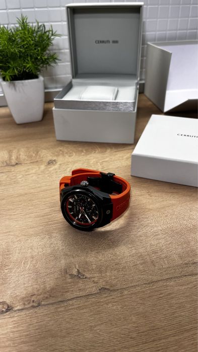 Часы кварцевые CERUTTI