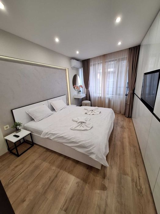 Продава се Двустаен апартамент в Пловдив, Център - 70 кв.м за 2250 €/кв.м - Снимка #8