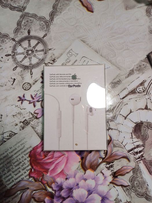 Продам Наушники Apple EarPods белый