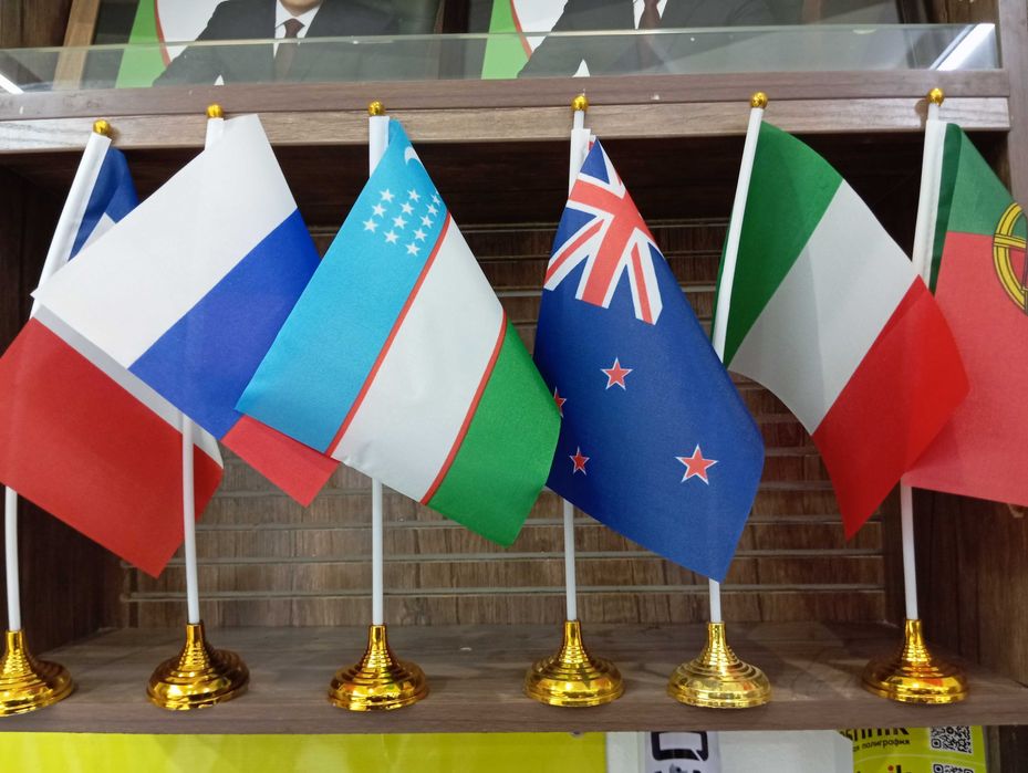 Рамки + фото и картины на ваше усмотрение.Печать на любой бумаге!