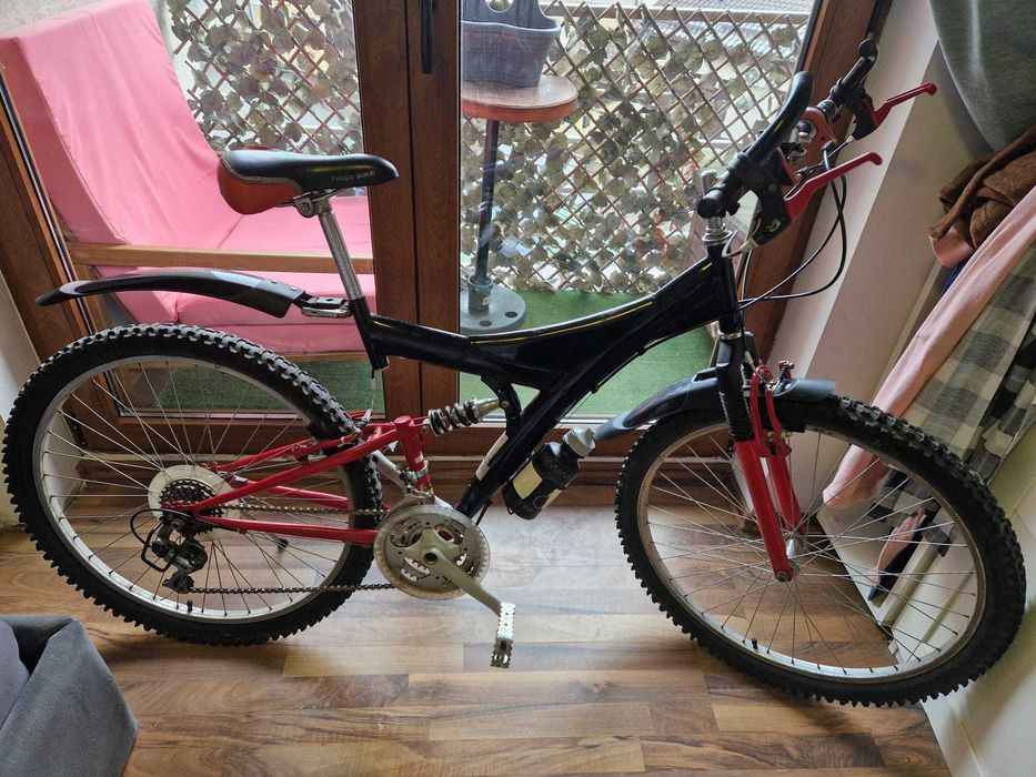 Bicicletă MTB full suspension – stare bună