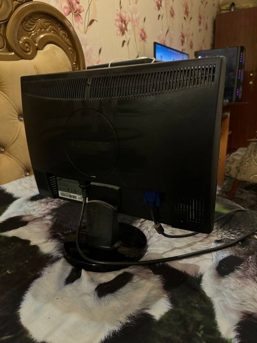 Продам монитор рабочий четкий