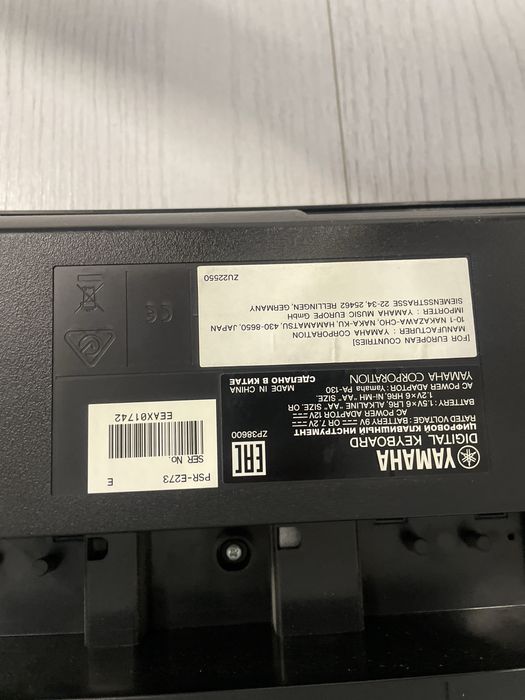 YAMAHA PSR-E273 синтезатор