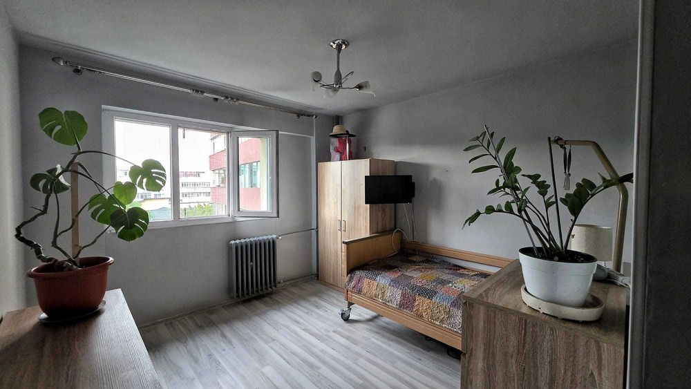 Vanzare Apartament 3 camere, decomandat, confort 1, 72 mp, etaj 3, Republicii - 8 Martie