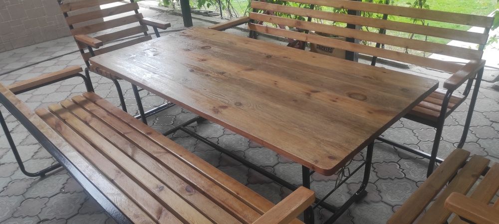 Скамейки , стол +2 кресла