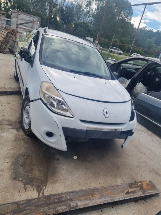Dezmembrez Renault Clio3 1.5dci