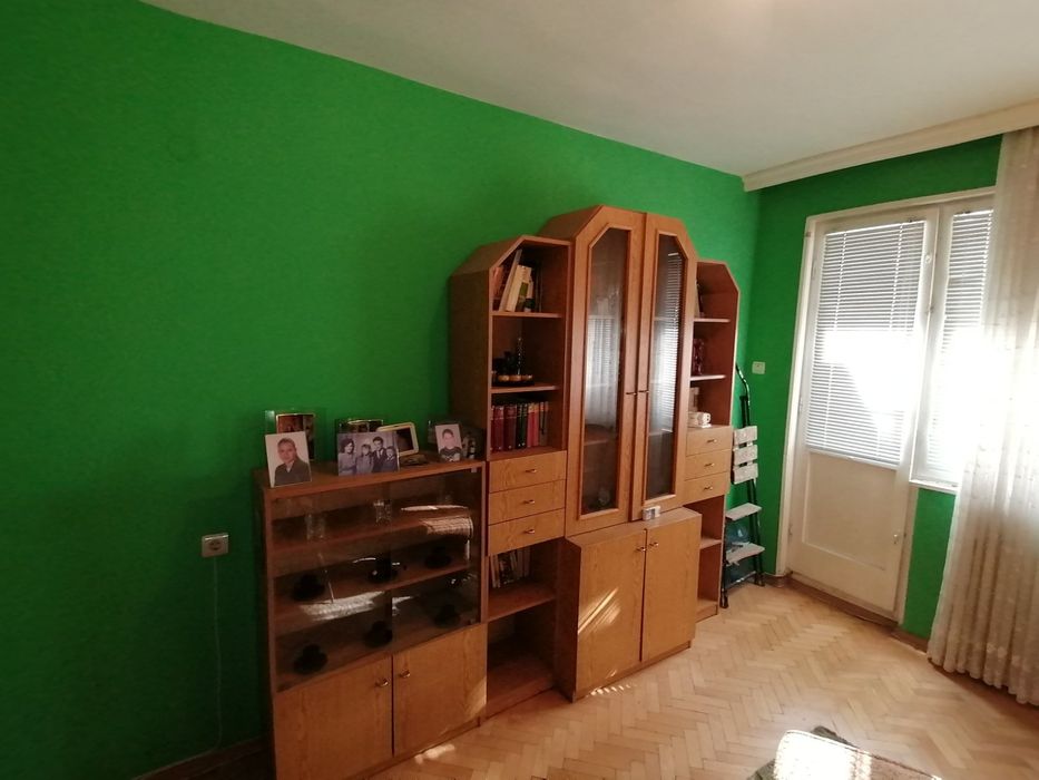 Продавам четиристаен апартамент в Асеновград!