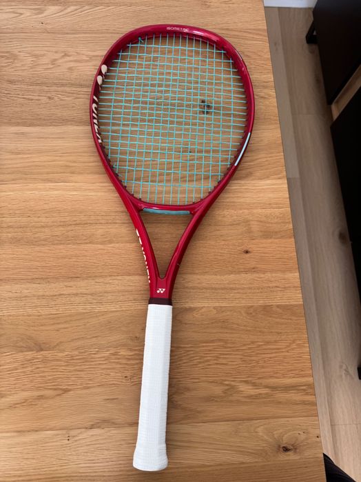 Yonex Vcore 100D, 16x20, 305g, model 2026, marime grip 2