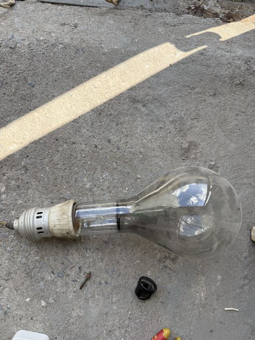 Прлдам лампу  1000 Вт