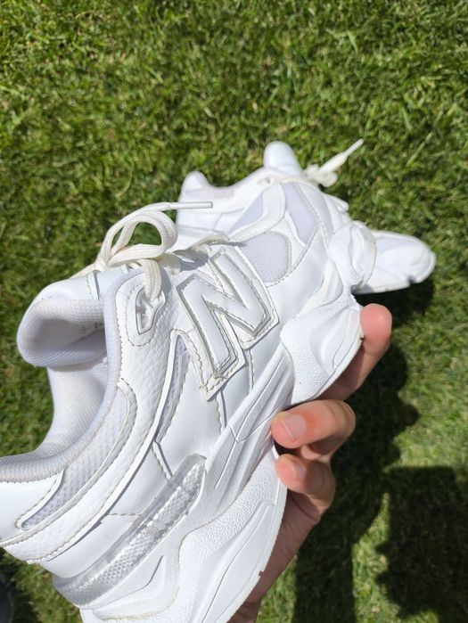 New Balance 9060 Full White - mărimea 38

EU / 7 US
