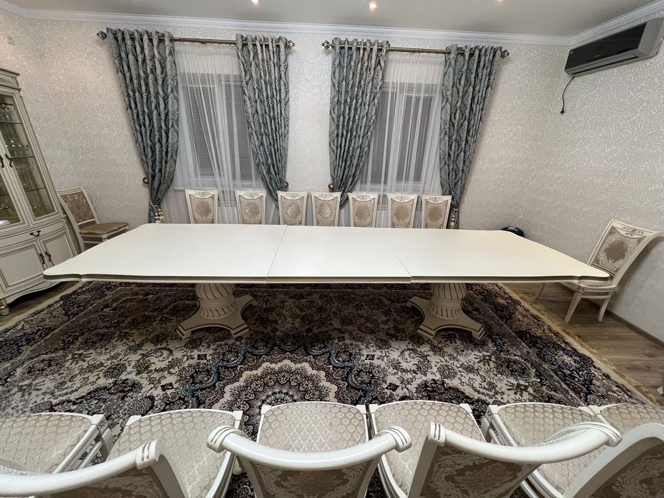 Продаю стол с 14 стульями