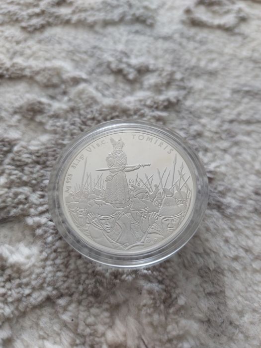 Монета 100тг Томирис из серебра 2010г