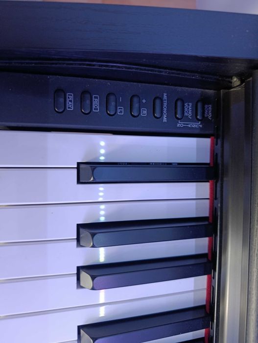 Продавам пиано Yamaha ARIUS YPD-145B