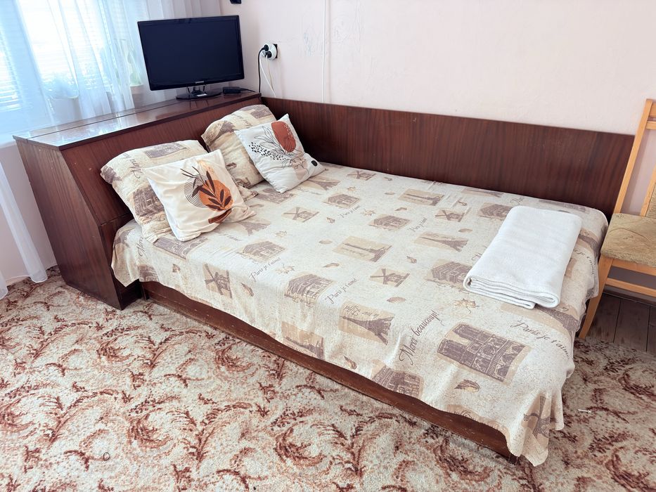 Продавам приста с матрак и ракла