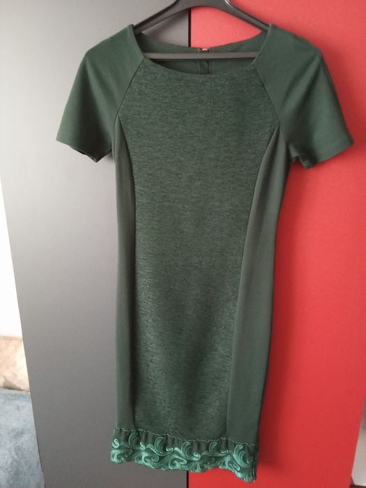 Vând rochii noi ne purtate