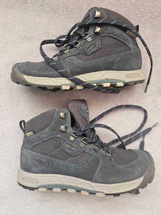 Дамски туристически обувки KEEN
