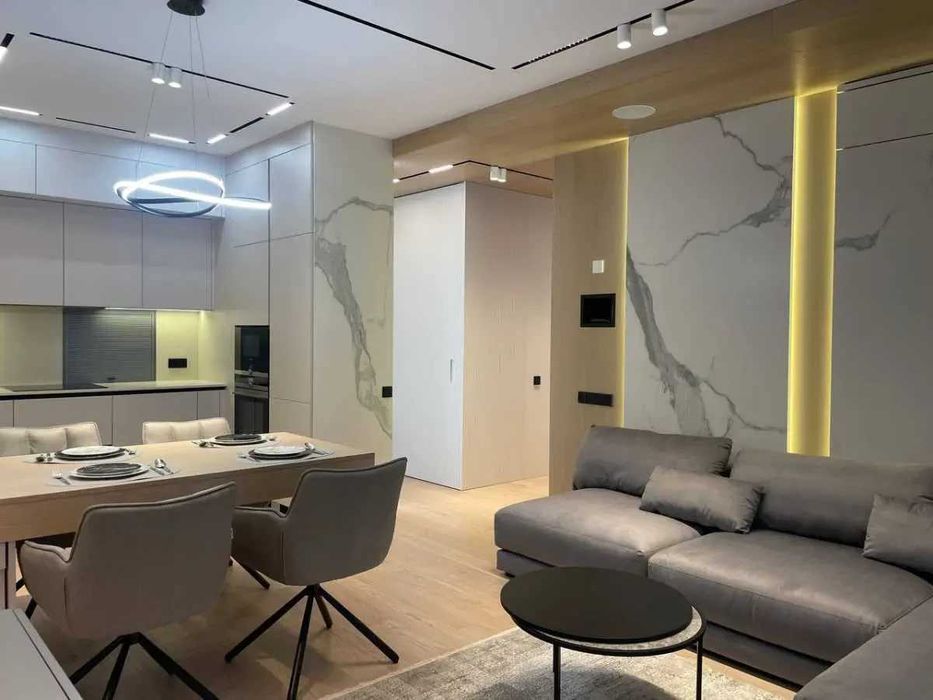 Тристаен имот в кв.Левски В