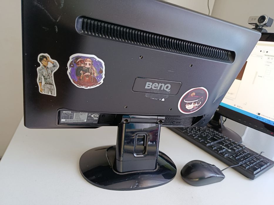 Монитор Benq в рабочем состоянии