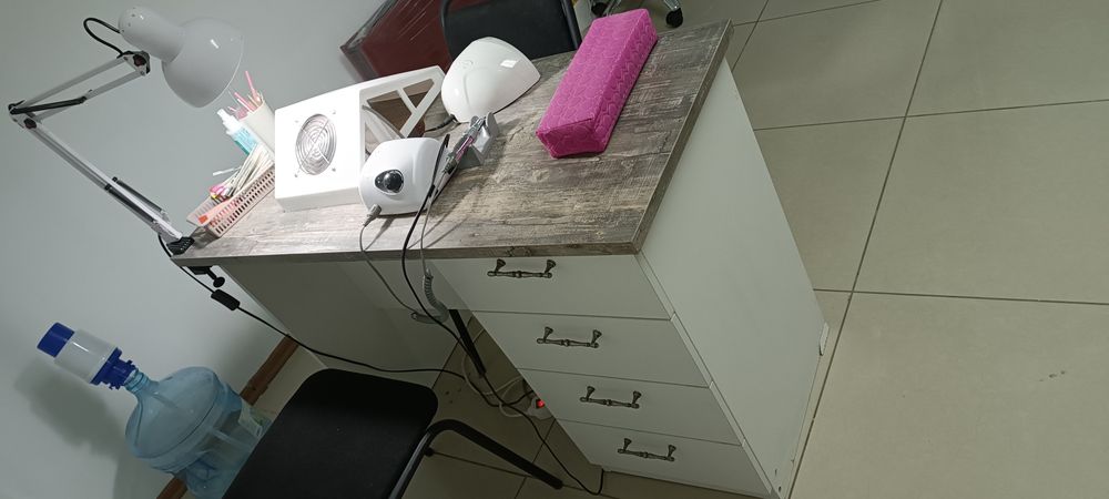 Продам маникюрный стол. Состояние хорошее