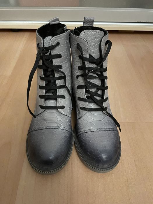 Продам женские кожанные ботинки