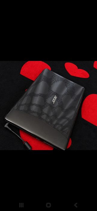 „Vând laptop Acer, funcțional și în stare bună. 
Predare personală. Nu fac livrare.”
