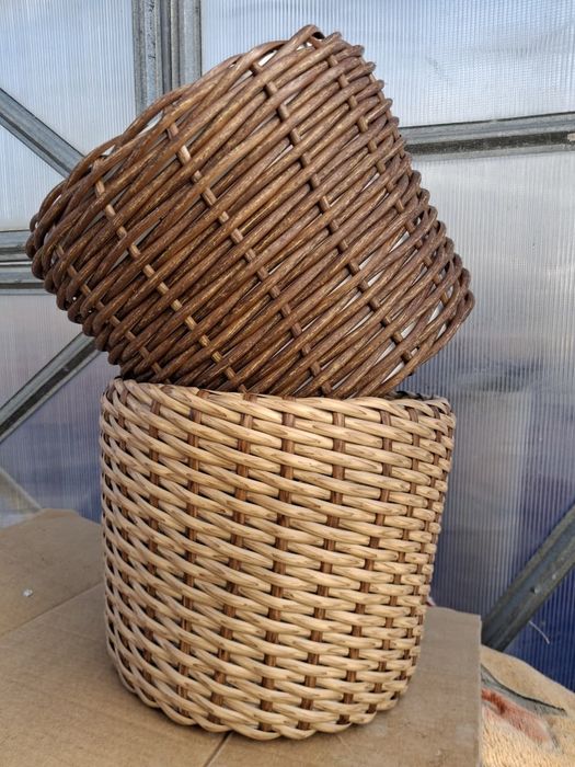 Кашпо из ротанга.