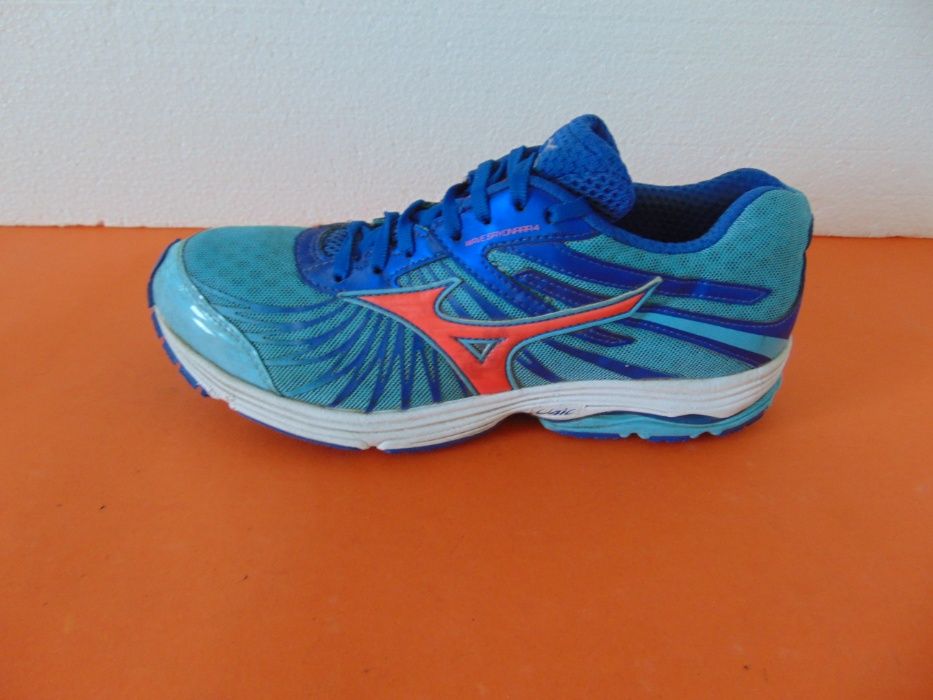 Mizuno Wave Sayonara 4 номер 40 Оригинални мъжки маратонки