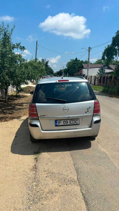 Vând Opel Zafira