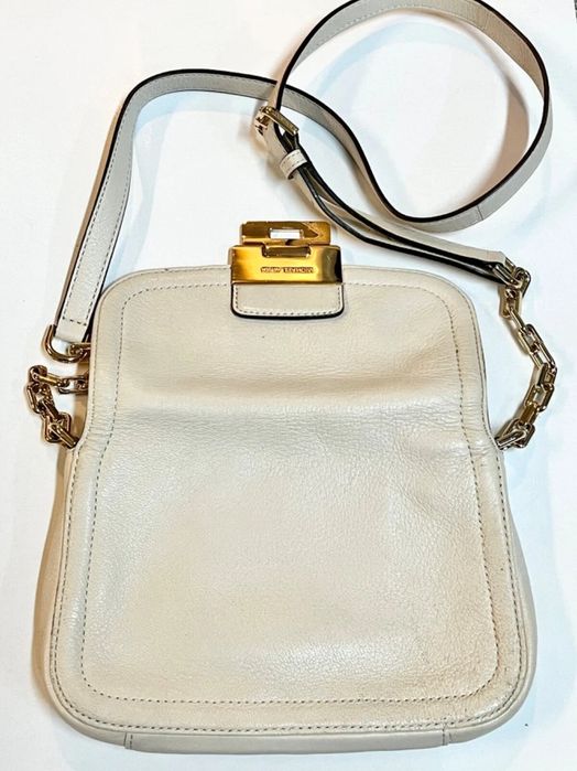 Кожаная сумка  от бренда Michael Kors