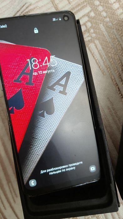 Продам смартфон Самсунг S10