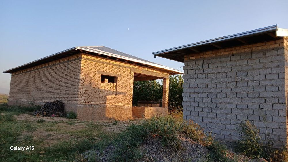 Uy sotiladi 12 sotix uchastka