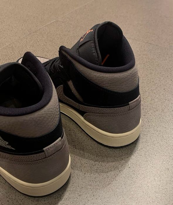 Новые кроссовки Nike