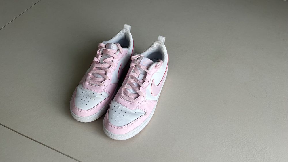 обувки Nike Court Borough Low
39номер