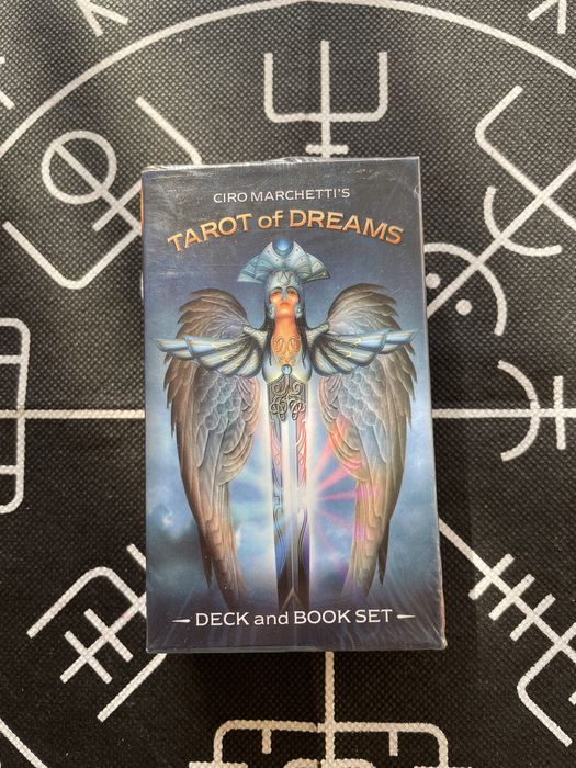 Карти Таро и Оракули