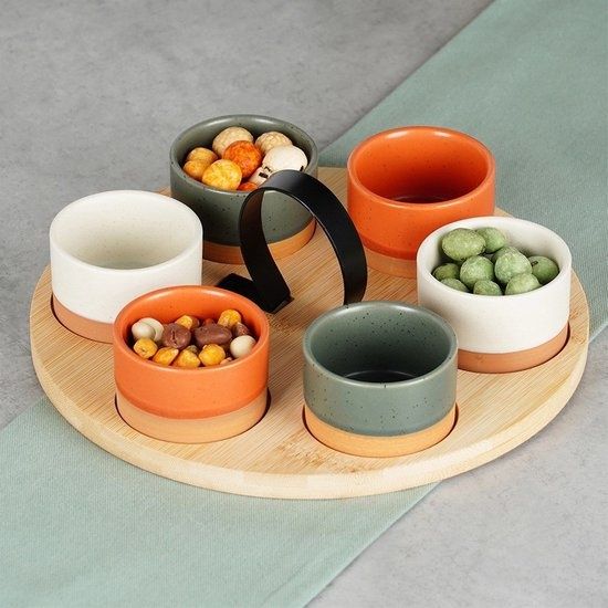 Красив сет за сервиране с шарени купички