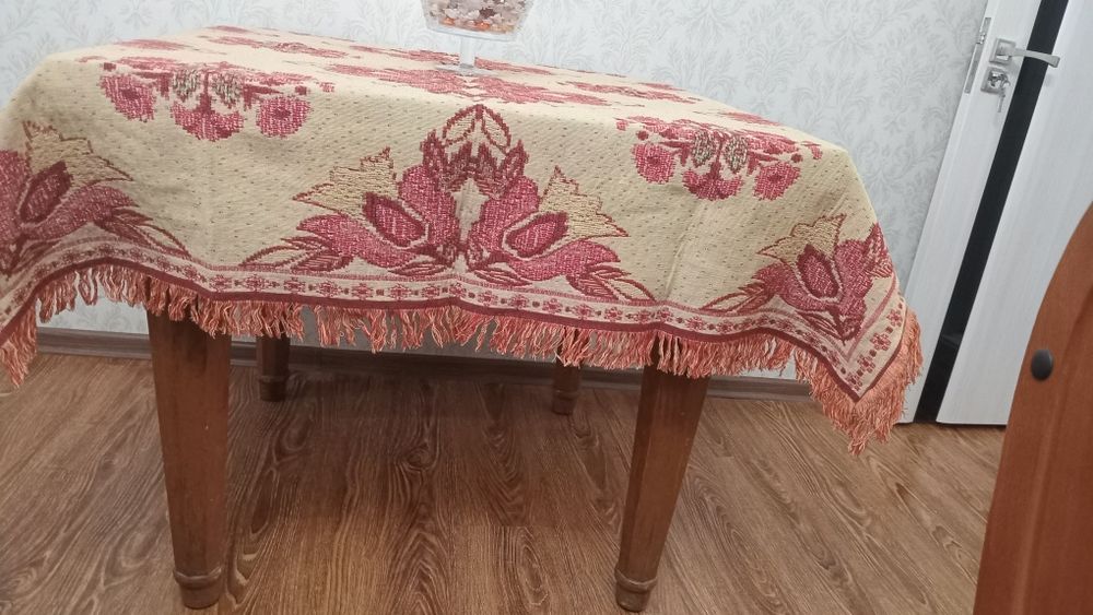 Срочно!Стол дубовый, стариный, антикварный.