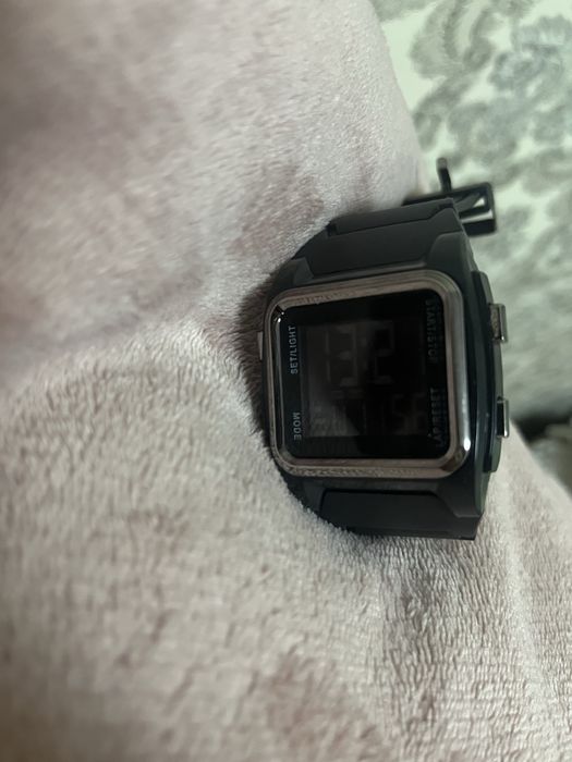 Наручные часы электронные