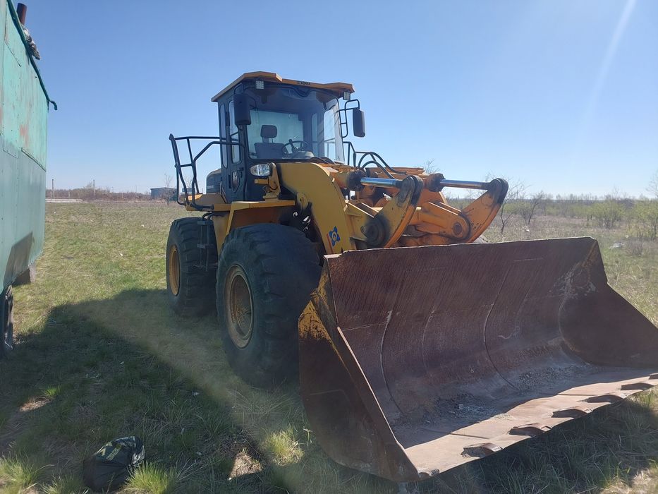 Продам погрузчик LW500