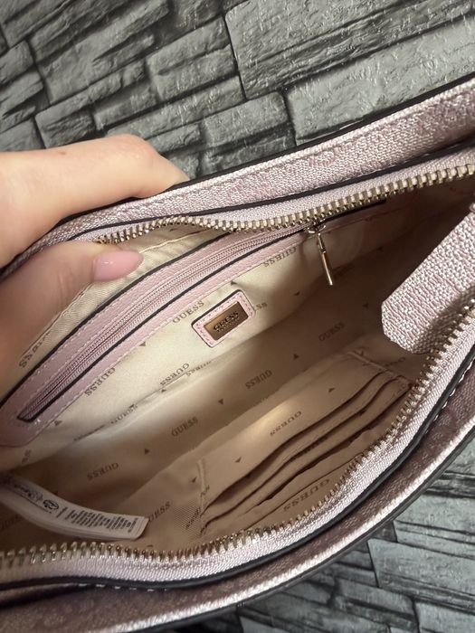 Розова чанта Guess