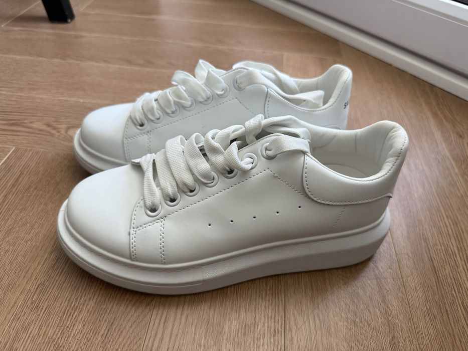 Новые кроссовки 41 размера